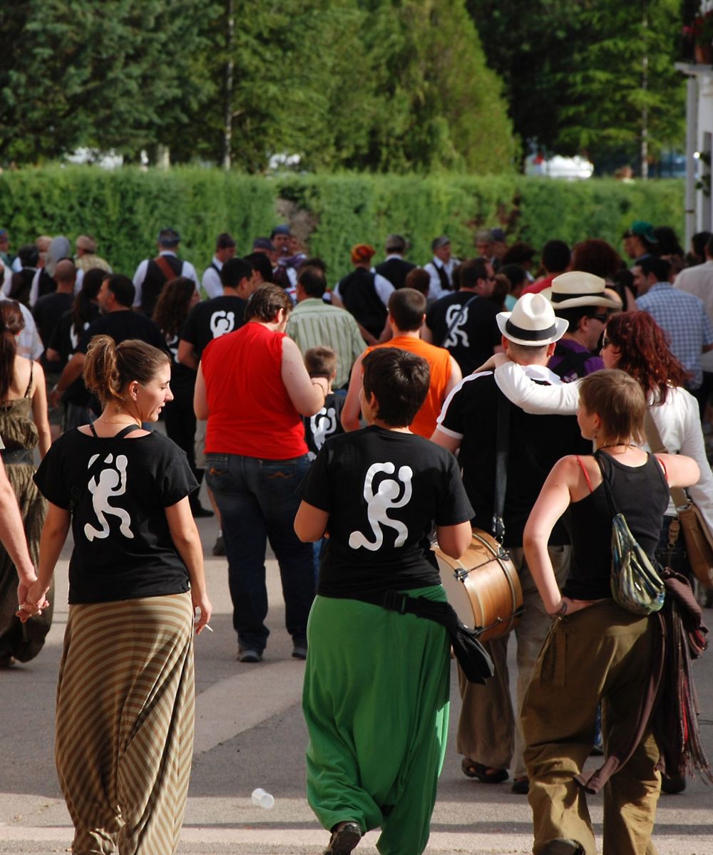 Tamborile - actúa en el festival