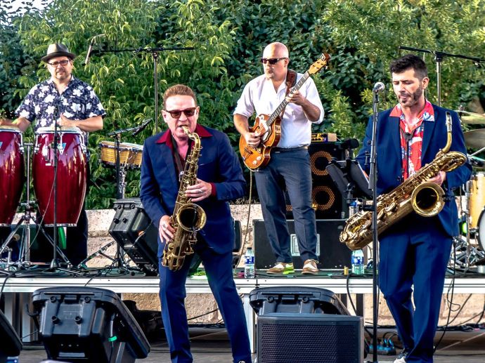 Tamborile - actuación en el festival